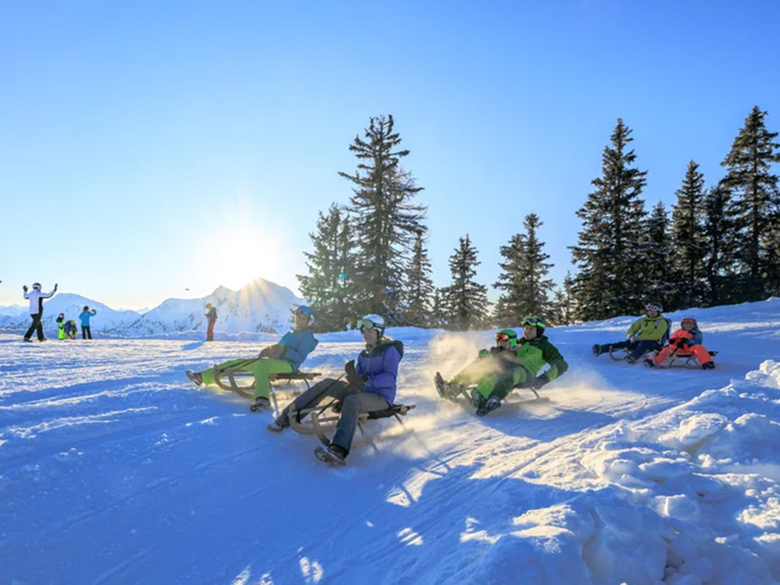 Schlitten fahren auf der Hochwurzen bei Tag und Nacht
